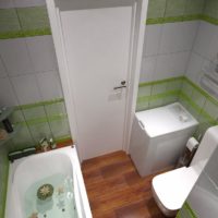 Bagno combinato con piastrelle lucide