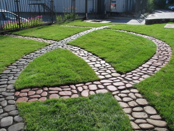 Percorsi del giardino fatti di pietra naturale