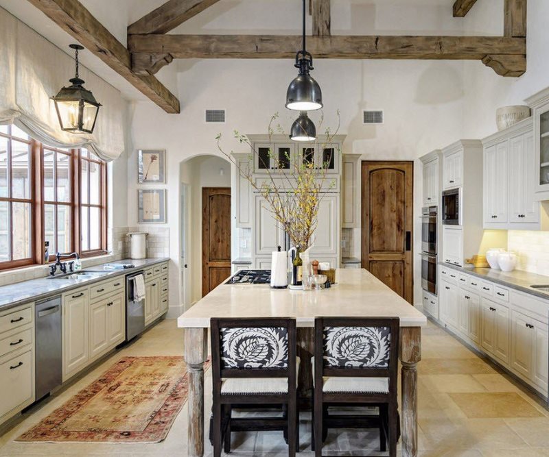 Wooden doors as contrasting interior details in Provence style