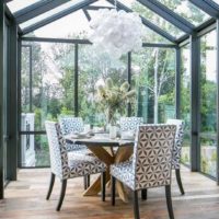 Veranda in vetro in una casa di campagna