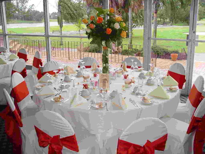 Guest table with a bouquet of fresh flowers