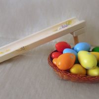 Scivolo souvenir fai-da-te per le uova di Pasqua