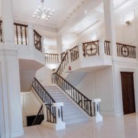 idée d'escalier intérieur inhabituel dans une photo de maison honnête