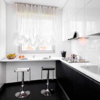 idea reka bentuk tingkap cantik di foto dapur