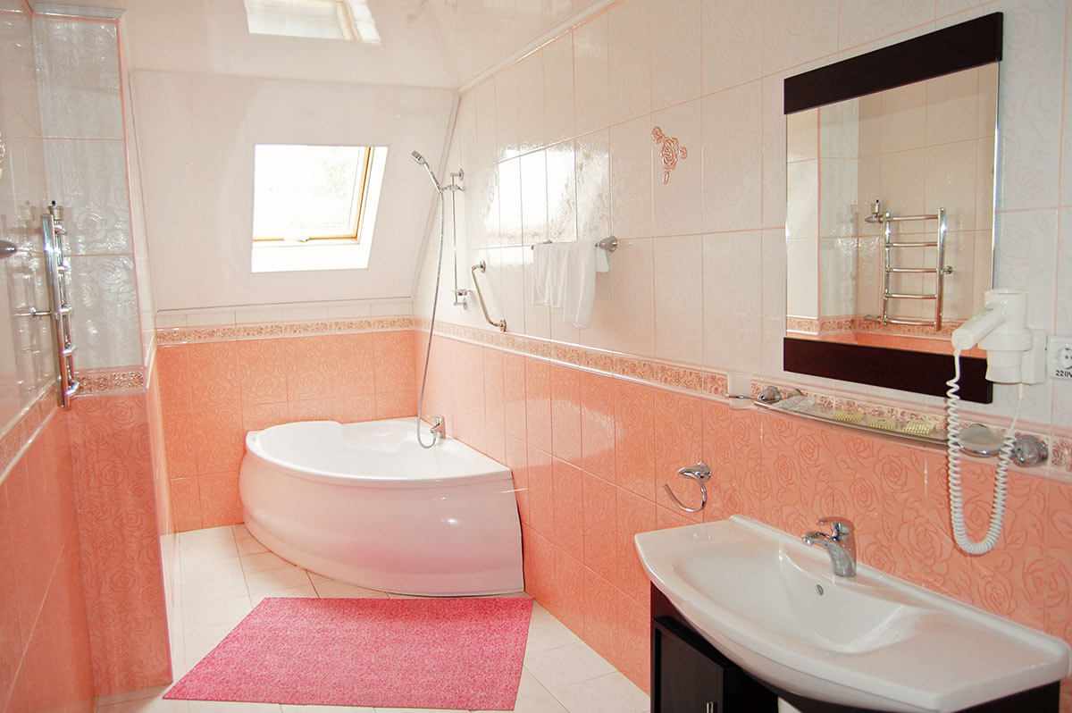 an example of a combination of beautiful peach color in the design of an apartment