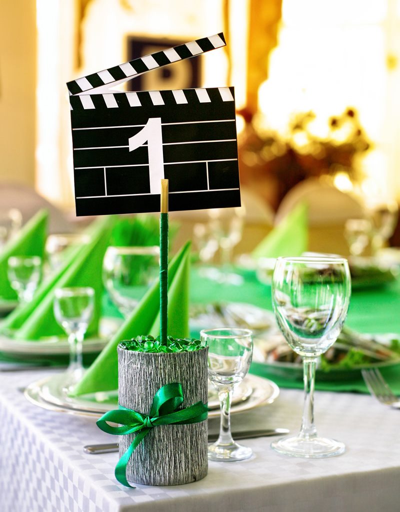 Clapper board plate sur la table d'hôtes