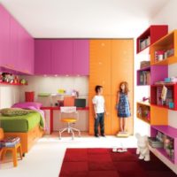Svijetli dizajn sobe za dječaka i djevojčicu