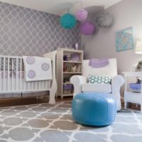 Unutarnja soba za novorođenče u pastelnim bojama