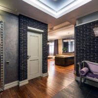 Black stone in the design of the hallway