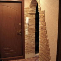 Design of an arch in the hallway using stone