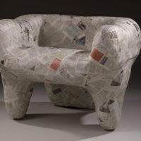 Dekorativna fotelja od papier-mâché 