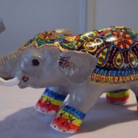 Elefante indiano in cartapesta per la decorazione d'interni