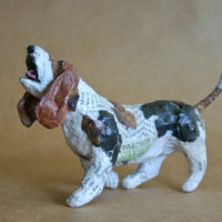 Patung anjing Papier-mâché