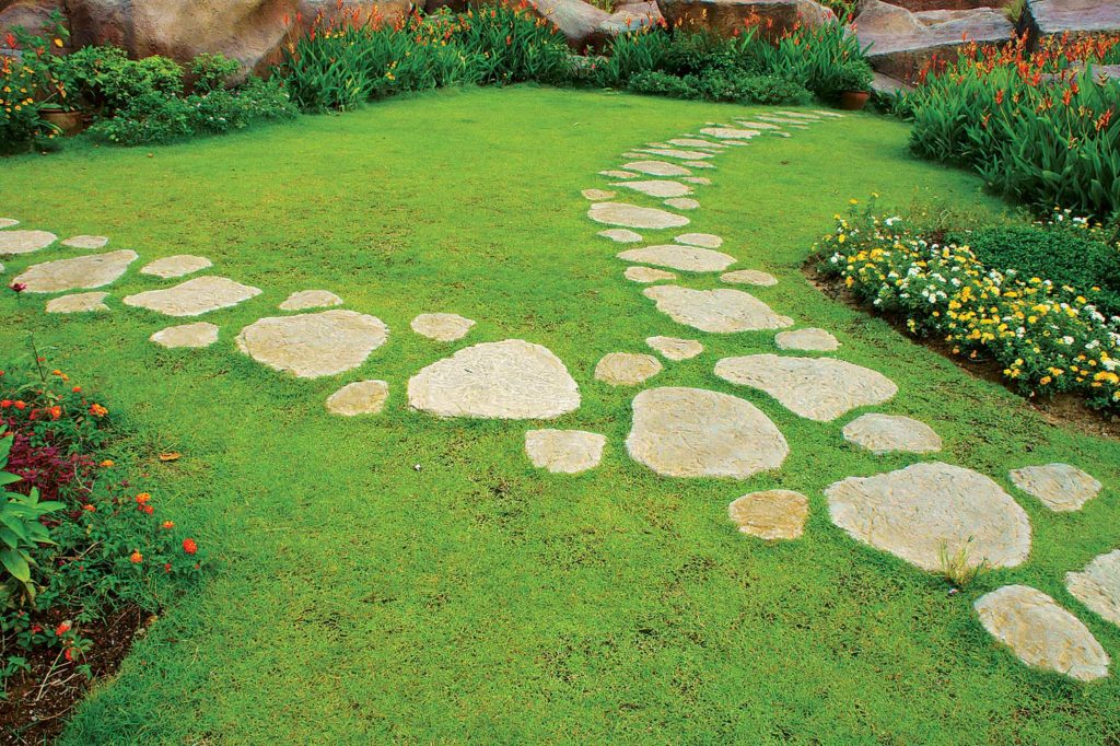 Percorso da giardino in pietra piatta