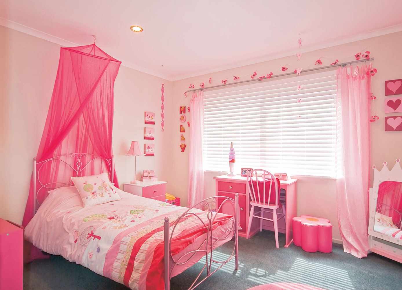 option pour un intérieur de chambre lumineux pour une fille