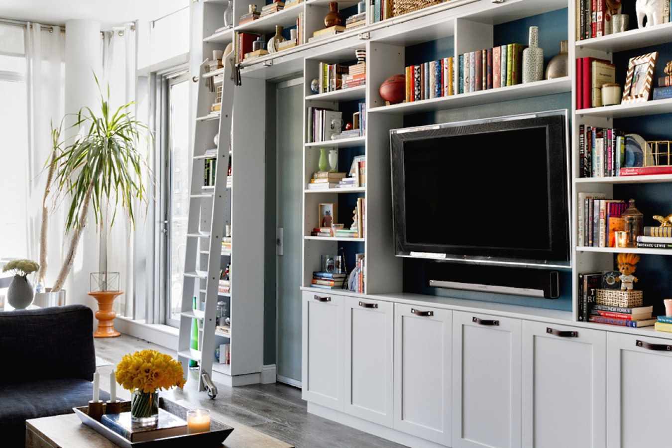 the idea of ​​a beautiful style of shelves