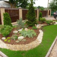 Flowerbed with decorative woodchip mulch