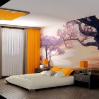 Panoramske foto tapete u spavaćoj sobi s narančastim zavjesama