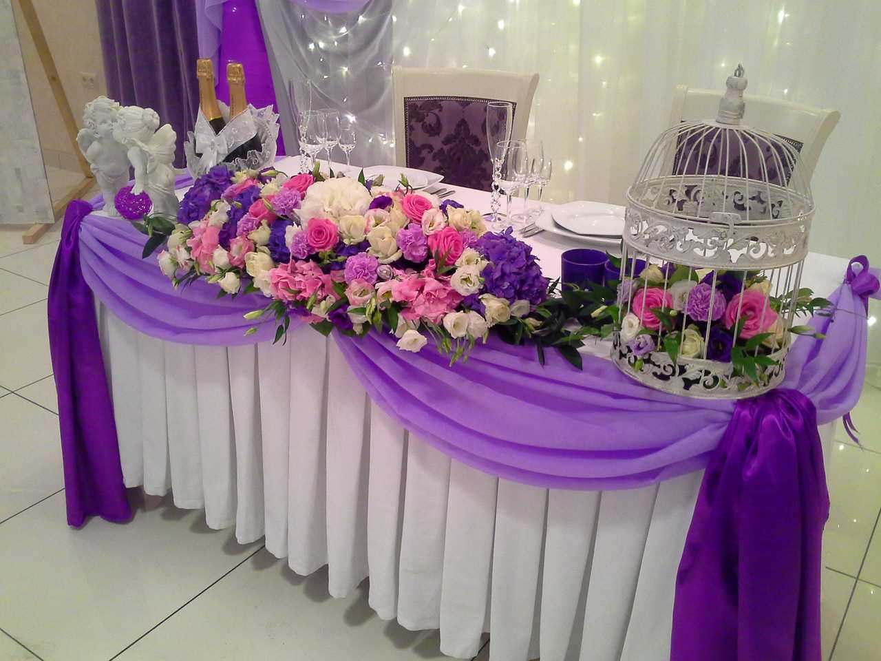 Wedding table decoration with flower arrangement