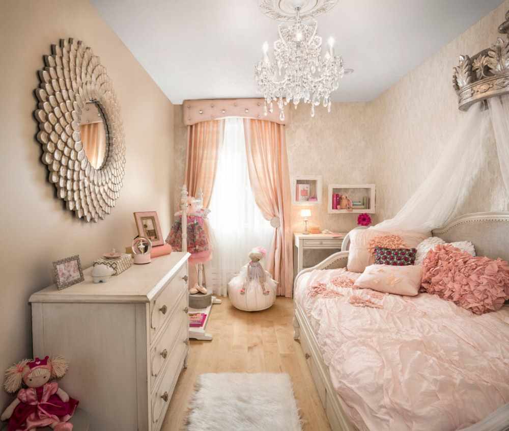 Un exemple d'un beau design d'une chambre d'enfants pour une fille