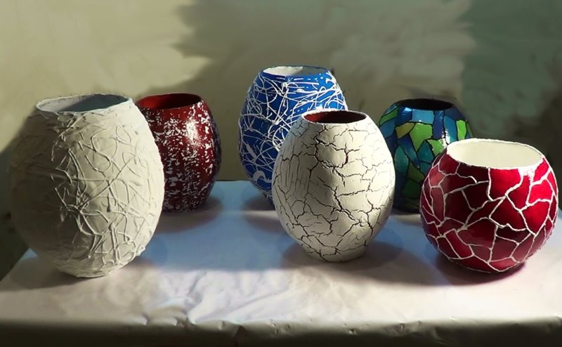 Papier-mâché decorative vases on a table in the living room