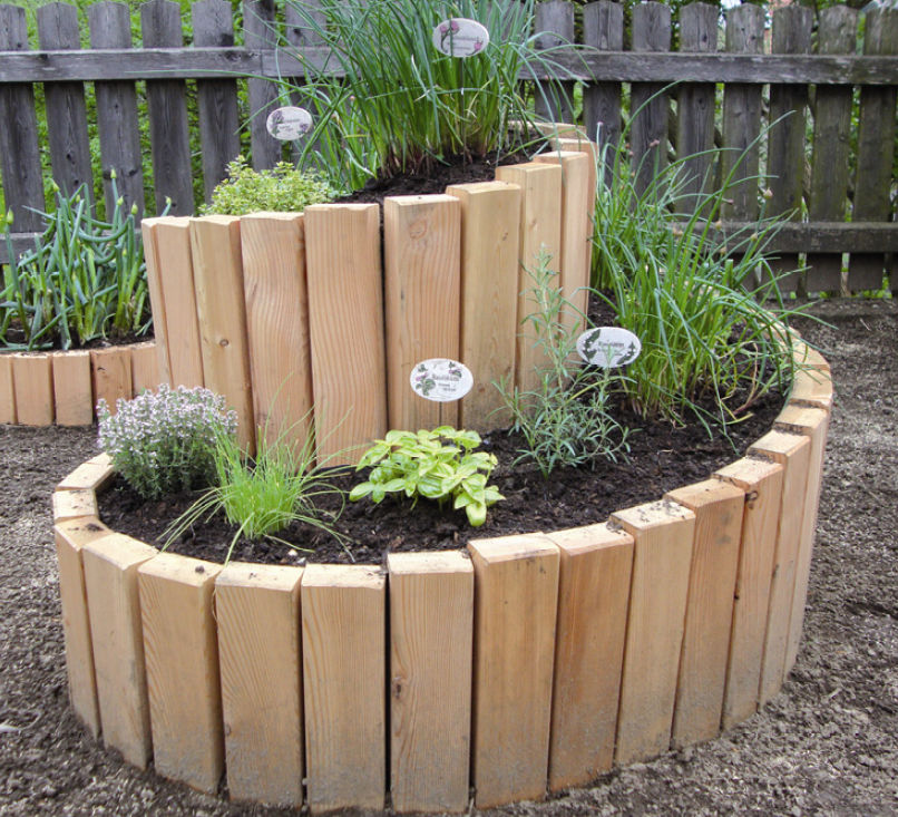 Berceau de bricolage pour la décoration du jardin