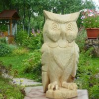 Sculpture d'un hibou en mousse de polyuréthane