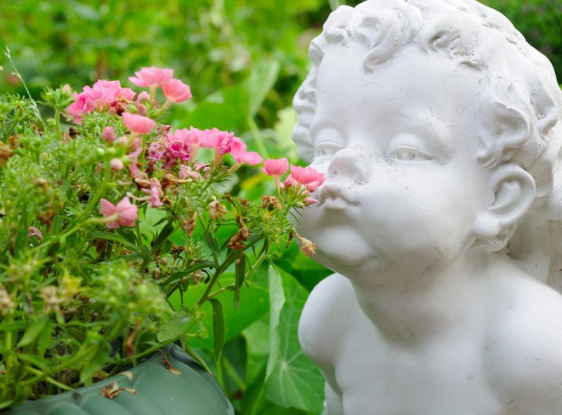 Ukrasna figurica dječaka za ukrašavanje malog vrta