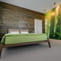 Kombinacija zelene i smeđe boje u spavaćoj sobi