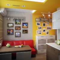 Couleur jaune à l'intérieur de la cuisine-salon