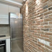 Cucina in stile loft in un monolocale