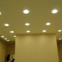 Soffitto a secco con luci integrate