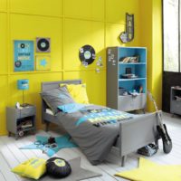 Colore giallo nel design della camera dei bambini