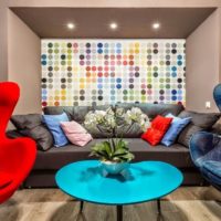 Blue and red colors in the design of the living room