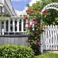 Decorative fence with arch above the gate