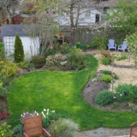 A cozy garden with your own hands in a small area