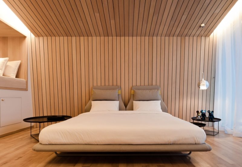 Eurolining in the interior of the bedroom