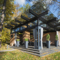 Pergola con un tetto trasparente tra alberi ad alto fusto