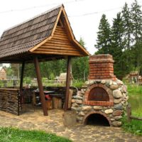 Gazebo in stile country con forno