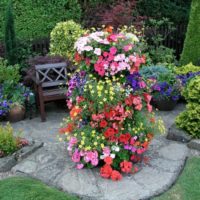 Do-it-yourself vertical flowerbed