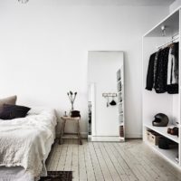 Mirror on the floor in the design of the bedroom