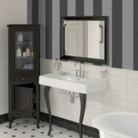 Gray stripes above the washbasin in the bathroom