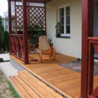 Portico in legno di una casa di campagna