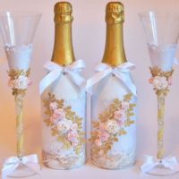 Bunga pukal DIY pada botol champagne