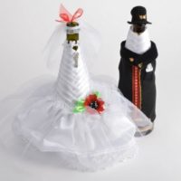 Esempio di decorazione di una bottiglia da sposa fai-da-te