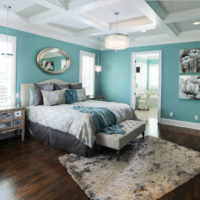 Kombinacija metvice i smeđe boje u unutrašnjosti spavaće sobe