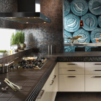 Mosaico nell'arredamento della cucina in colori scuri