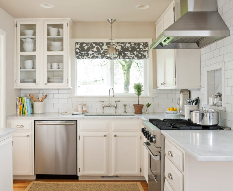 Kitchen wall decoration with white ceramic tiles