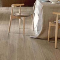 Sedie in legno e laminato marrone chiaro