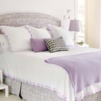 Decorare la camera da letto con oggetti di lavanda